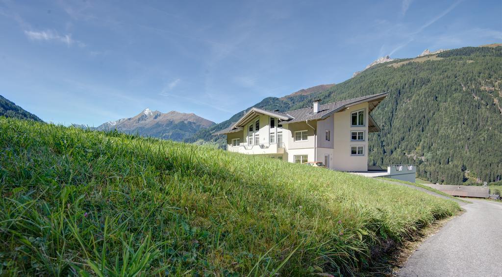 Appartementhaus Pinnisblick Neustift im Stubaital Exterior foto